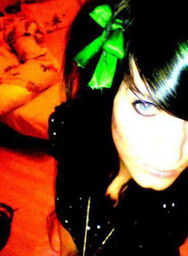 16P Camwhoring emo and punk babes