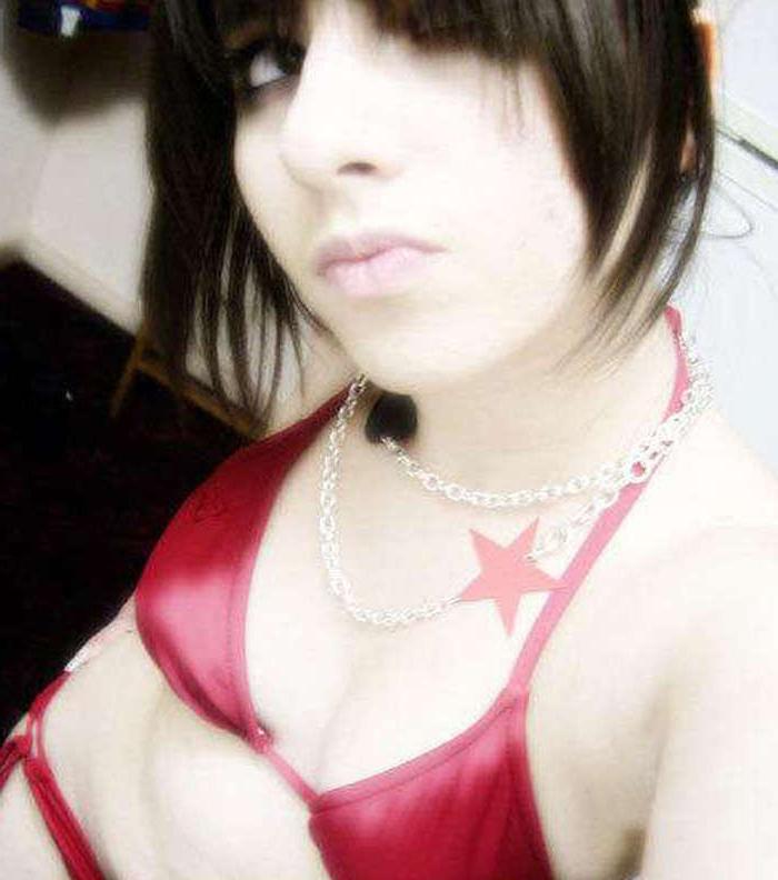 16P Camwhoring emo and punk babes