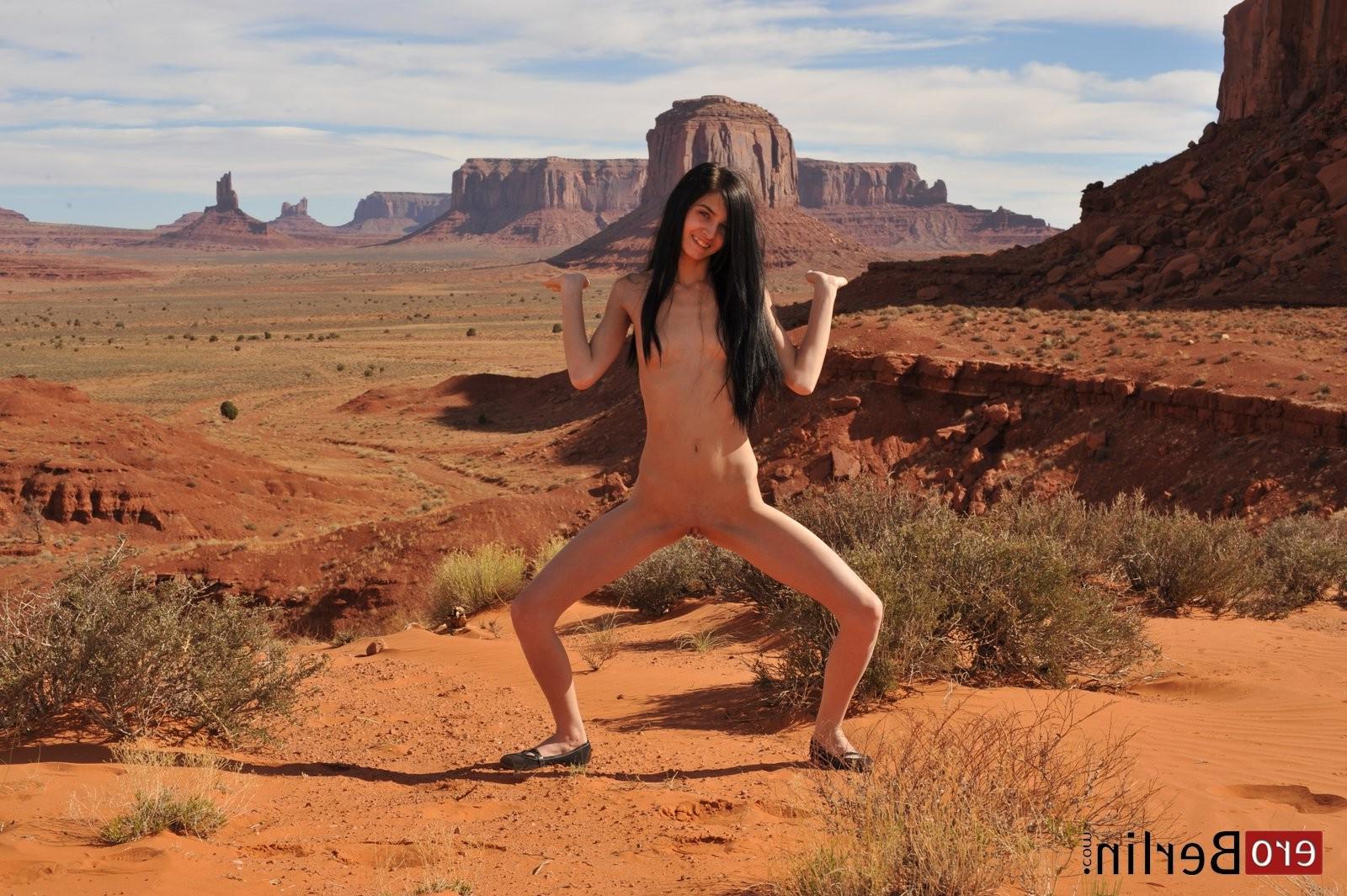 16P Eroberlin-Zoe-Rush-erotic-Monument-Valley-USA