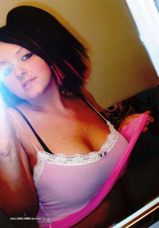 16P Sizzling hot naughty heavy-chested punk babe selfshooting