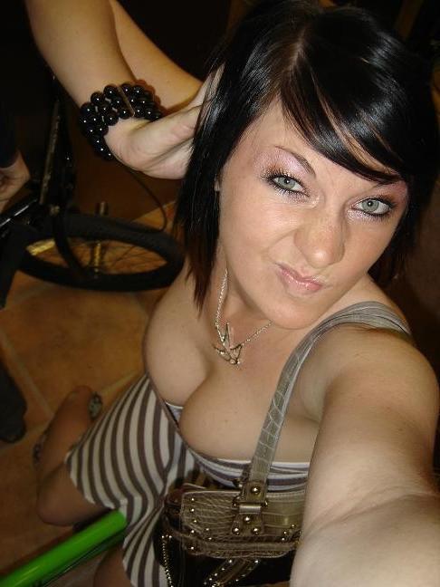 16P Busty emo bitches self-pics