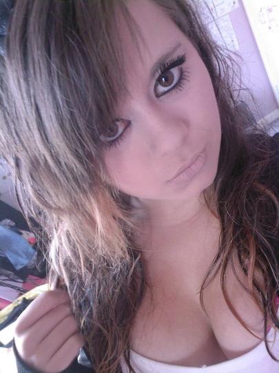 16P Busty emo bitches self-pics