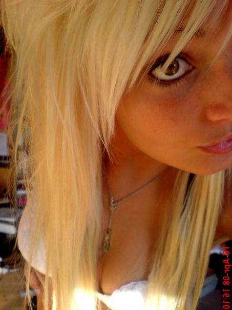 16P Busty emo bitches self-pics