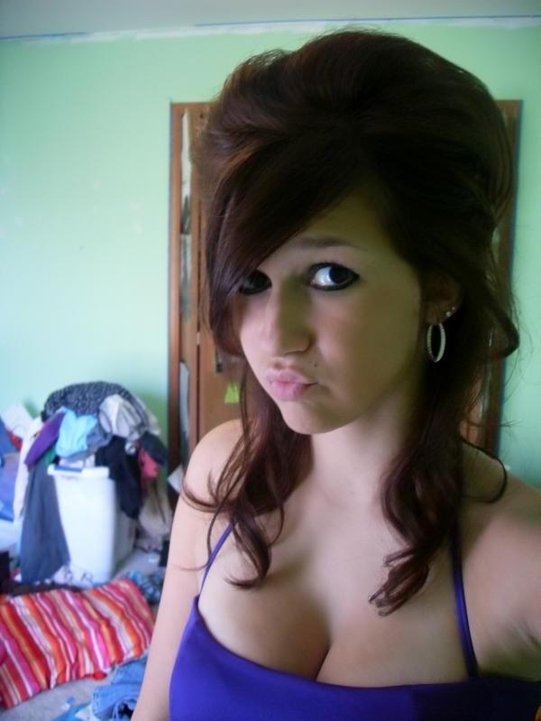 16P Busty emo bitches self-pics