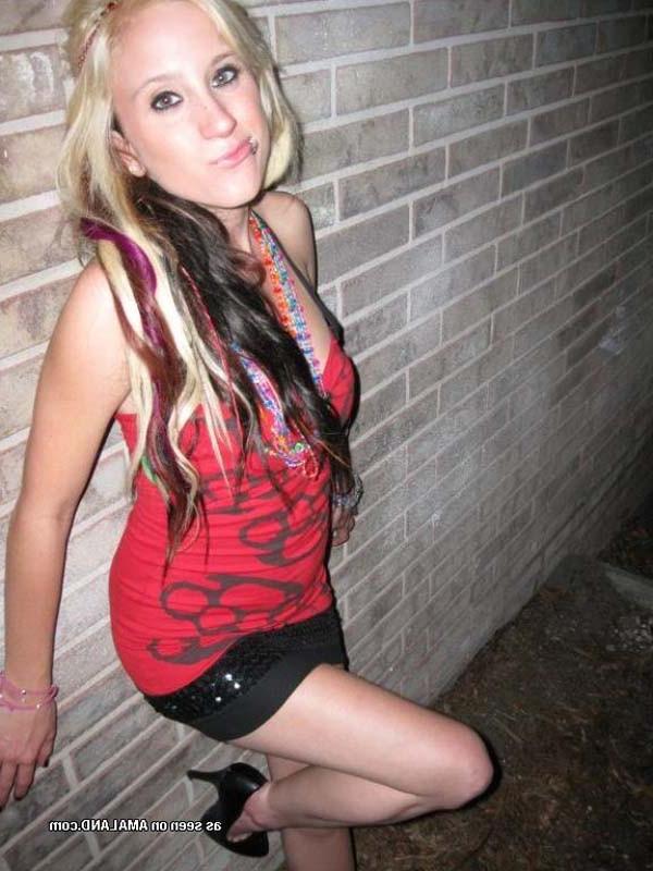 16P Amateur punk chick with pierced lips