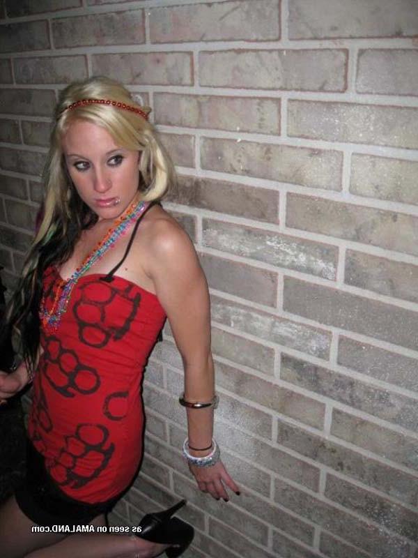 16P Amateur punk chick with pierced lips