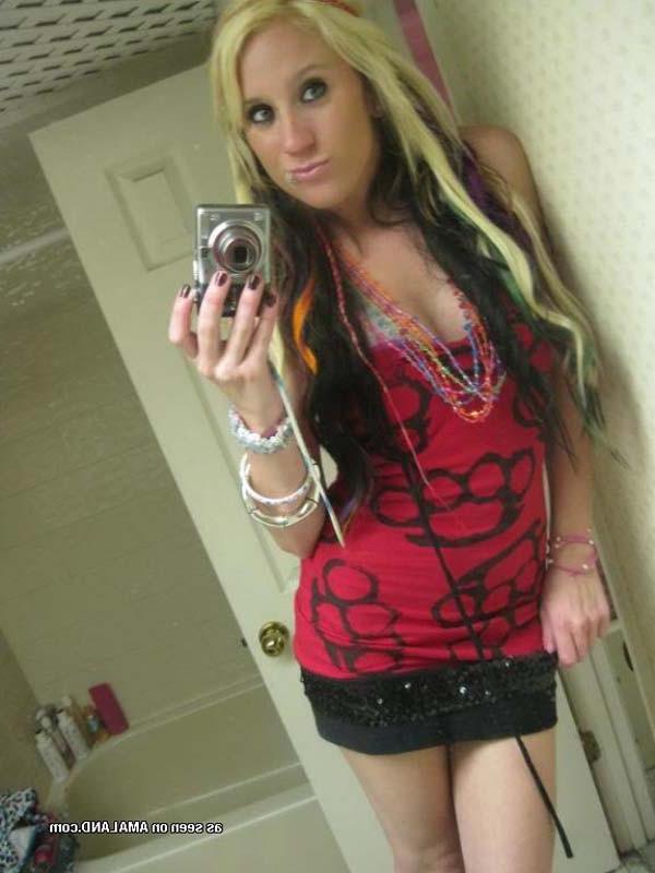 16P Amateur punk chick with pierced lips