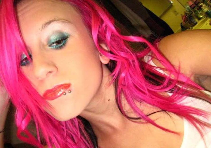 16P Amateur punk chick with pierced lips