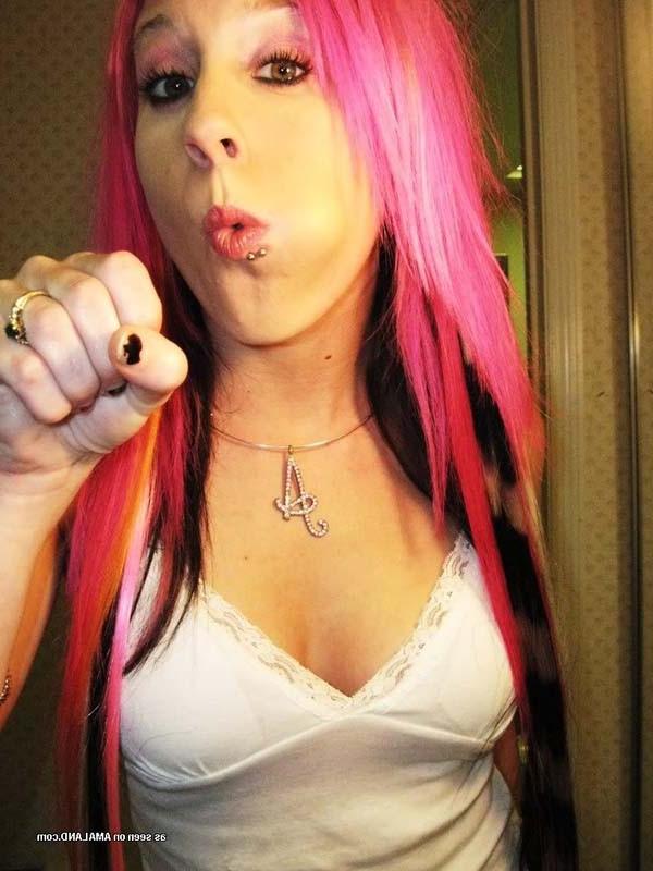 16P Amateur punk chick with pierced lips