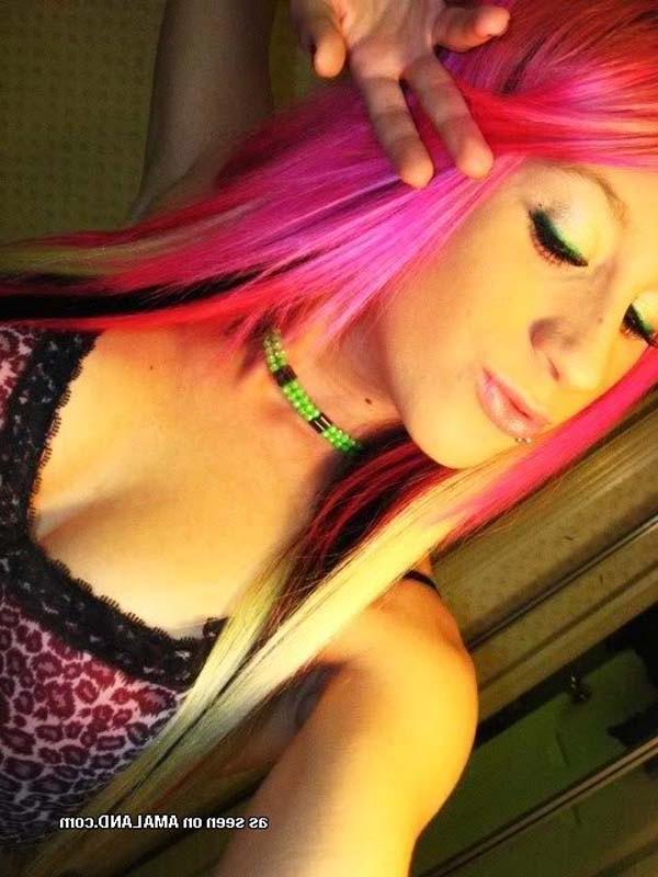 16P Amateur punk chick with pierced lips