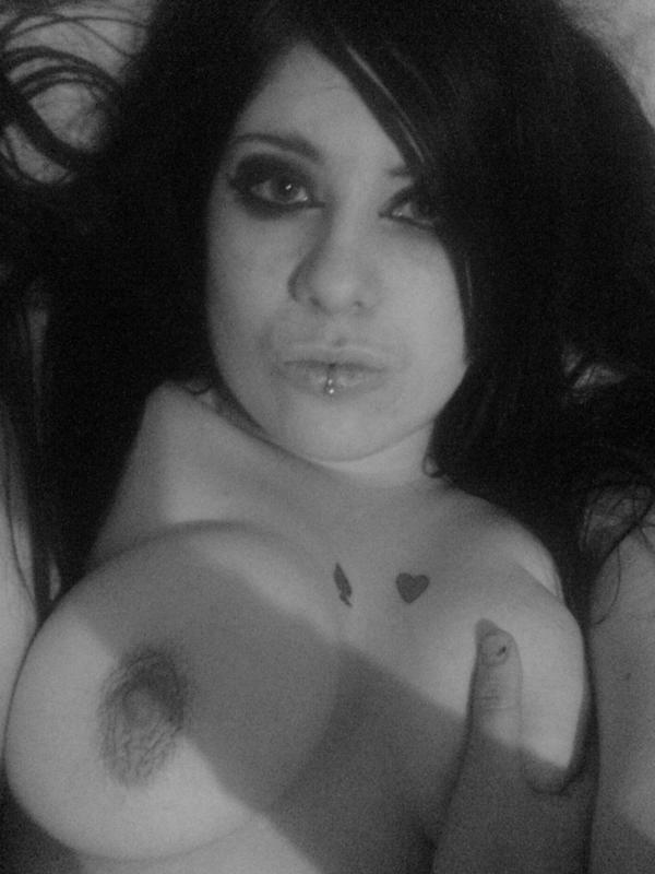 15P Emo babe cellphone pictures