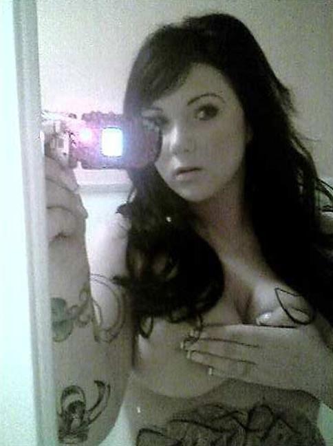 16P Photos of topless emo chicks