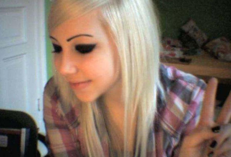 16P Hot amateur blondie emo babe