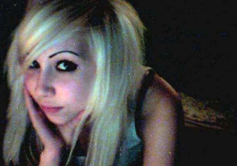 16P Hot amateur blondie emo babe