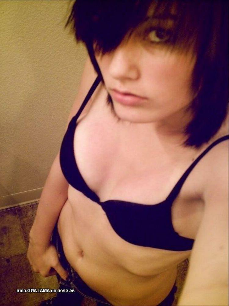 15P Emo and goth gfs posing and selfshot pics 20