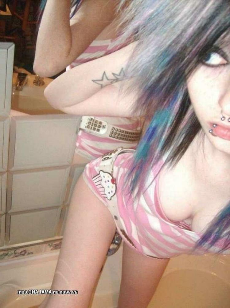 15P Emo and goth gfs posing and selfshot pics 20