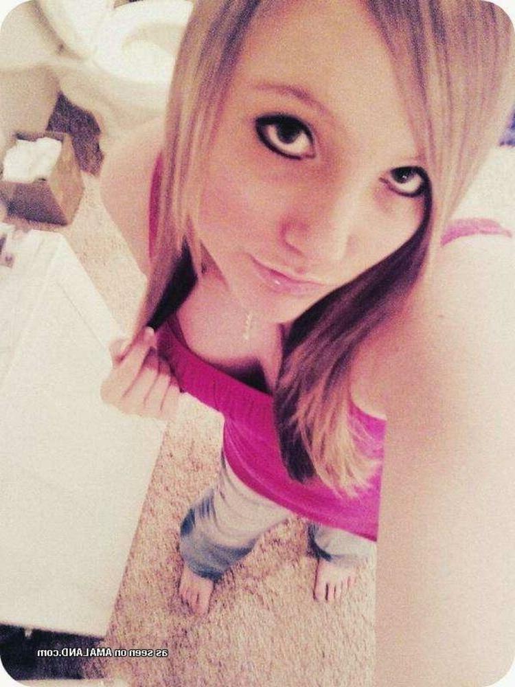 15P Emo and goth gfs posing and selfshot pics 18