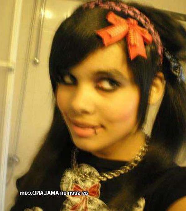 16P Sexy camwhoring amateur emo babes
