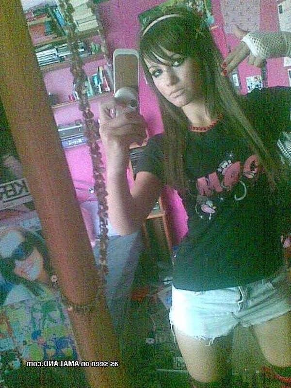 16P Sexy camwhoring amateur emo babes