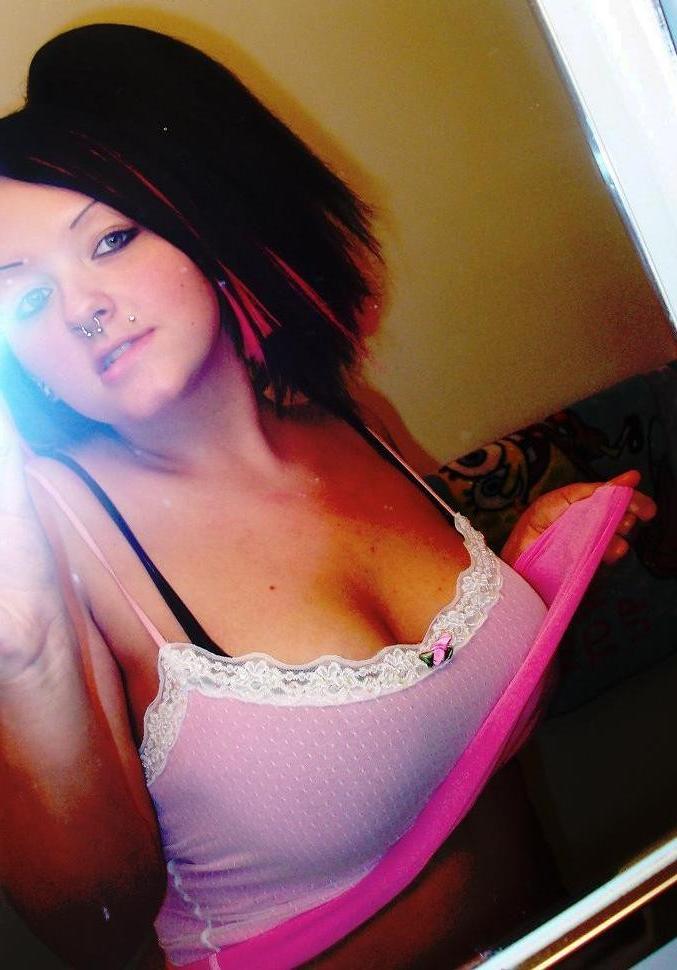 15P Self-shooting busty emo chick