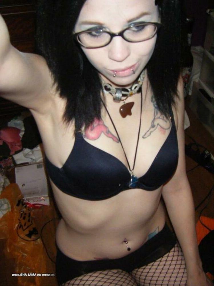 15P Emo and goth gfs posing and selfshot pics 15