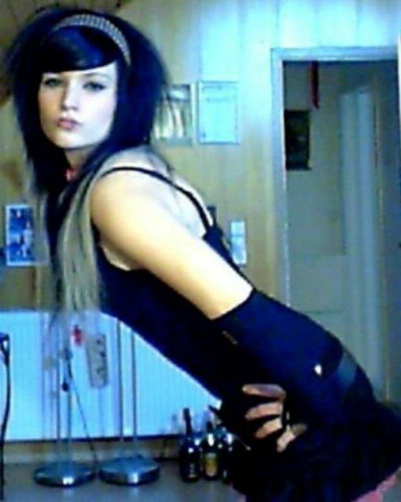 15P Emo and goth gfs posing and selfshot pics 15