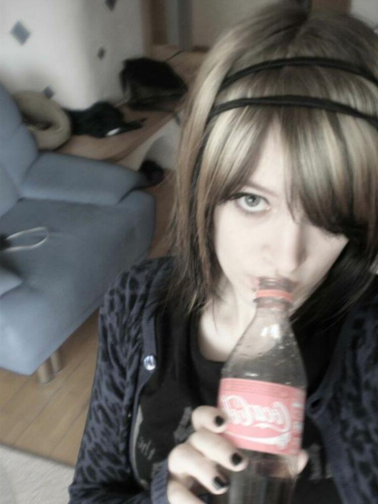15P Emo and goth gfs posing and selfshot pics 15