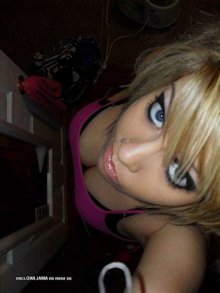15P Emo and goth gfs posing and selfshot pics 13