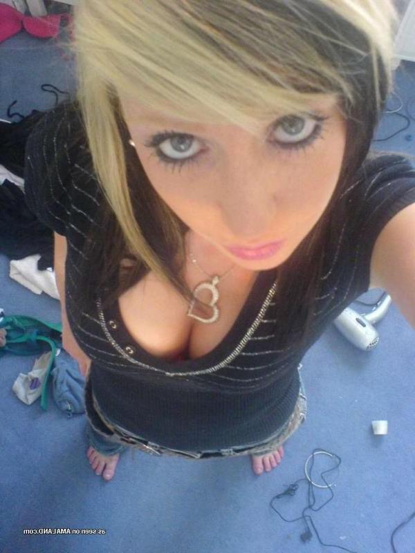 12P Nice group of sexy hot emo chicks posing