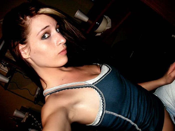 16P Amateur emo chick selfpics