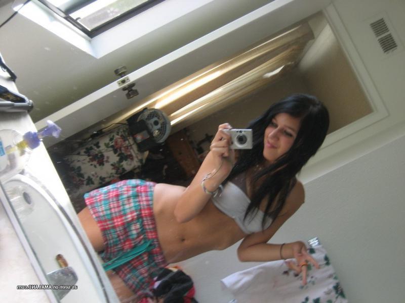 12P Hot amateur teen emo cutie's sexy selfpics