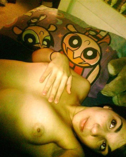 16P Emo GF cellphone pics
