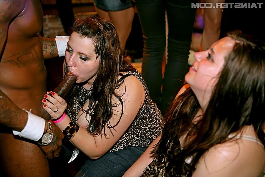 16P Sexparty with horny women fucking male strippers
