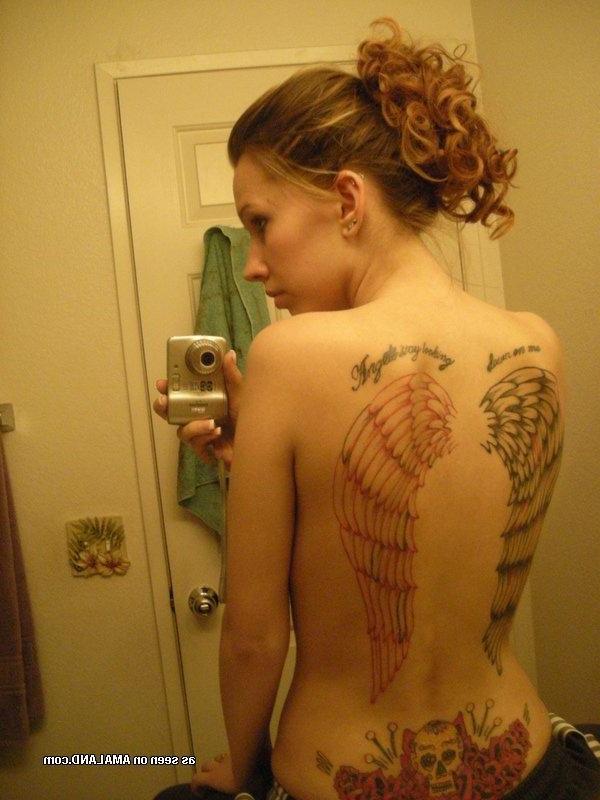 12P Emo chick showing off her sexy inked back