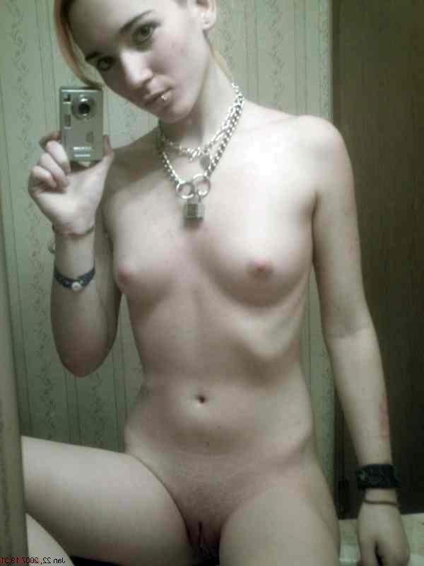 16P Naked redheaded amateurs posing
