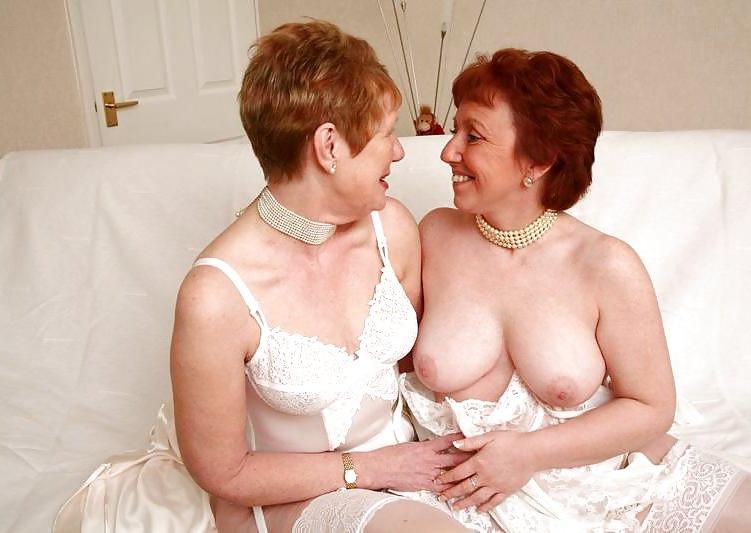 25P English village ladies