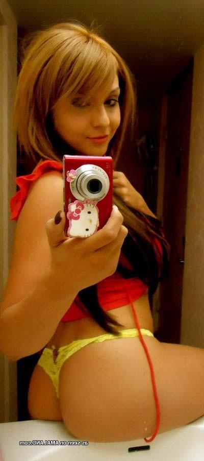 16P Sexy big-tittied emo chick's selfpics