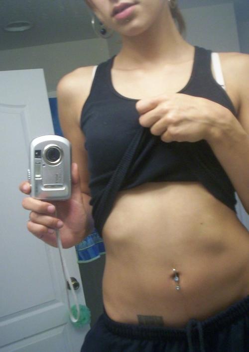16P Photos of a girl naked in my room