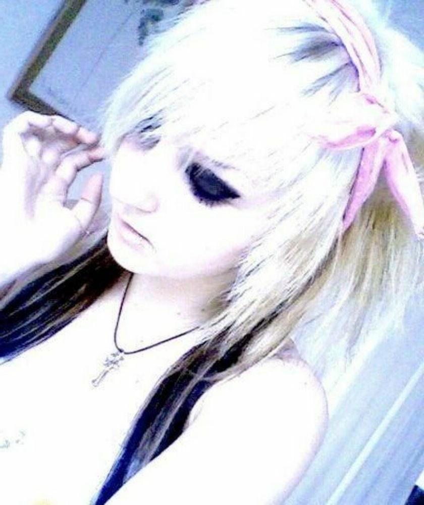 15P Emo and goth gfs posing and selfshot pics 4