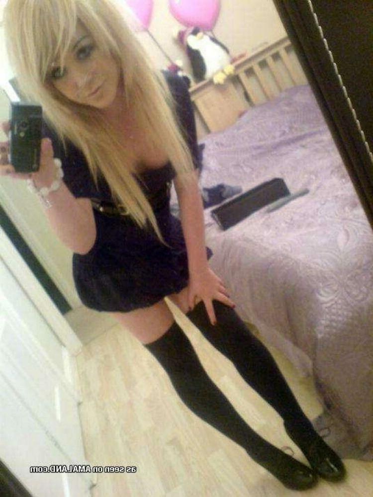 15P Emo and goth gfs posing and selfshot pics 2
