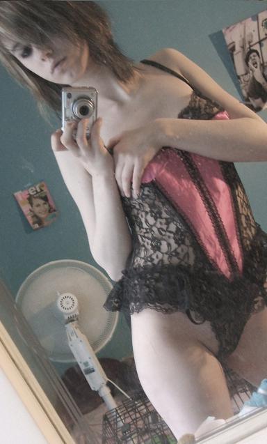 15P Emo girl lingerie shots