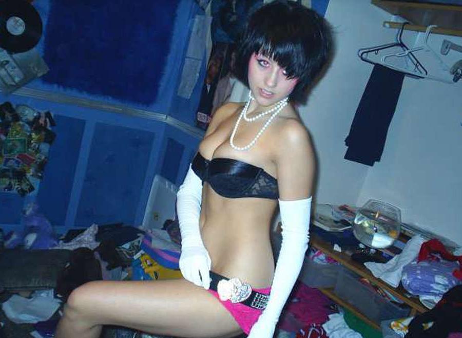15P Group of hot emo bitches