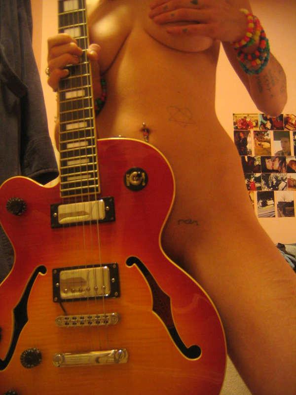 15P Pictures of a petite emo chick