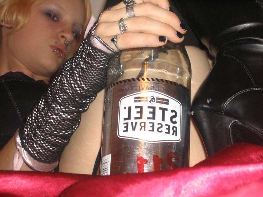 15P Pictures of a petite emo chick