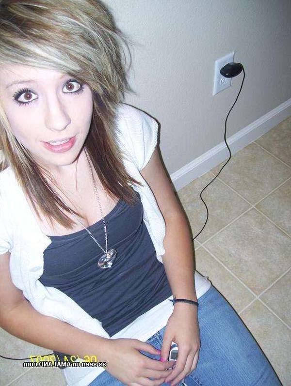 16P Sexy amateur hottie emo honeys