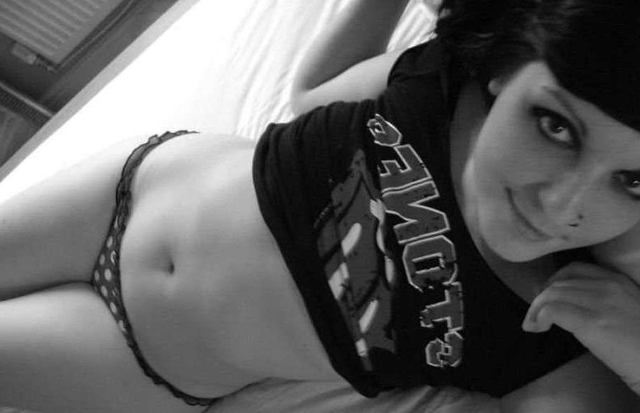 16P Hot emo Brooke's naked selfpics