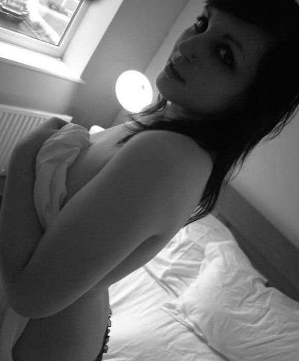 16P Hot emo Brooke's naked selfpics