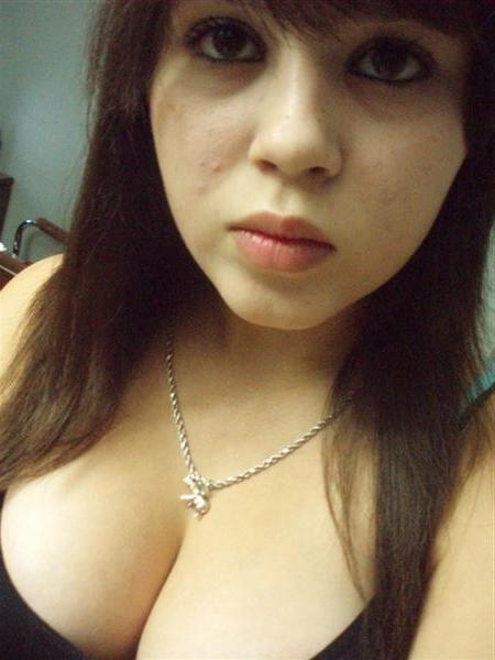 16P Busty emo babes seductive self-pics