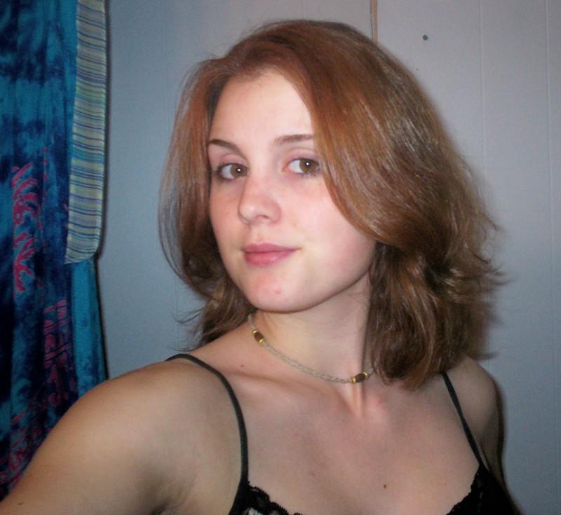 16P Sexy babes totally nude and posing