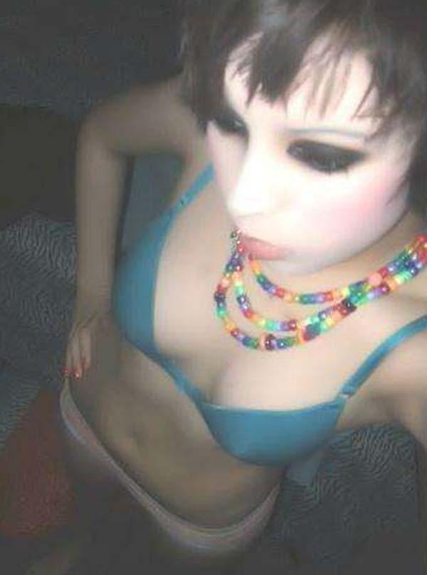 15P Wild and sexy emo chicks